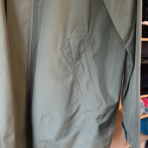 Land’s End Raincoat - Picture 4 of 4
